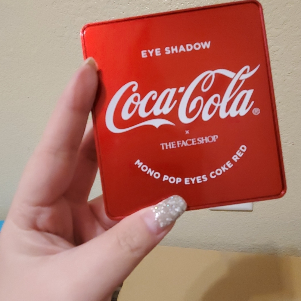 The Faceshop Coca Cola Eyeshadow Palette